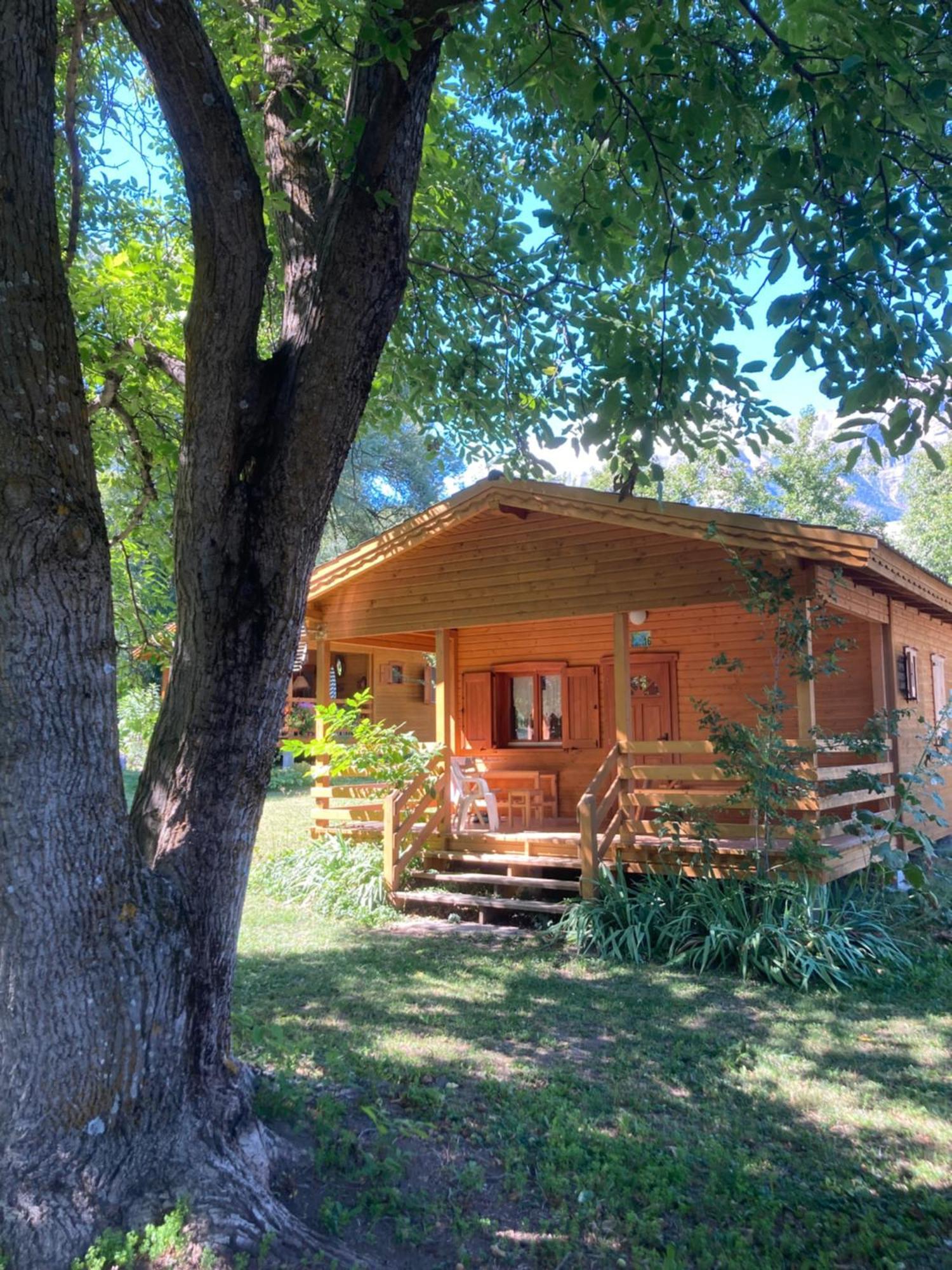 Camping, Hotel De Plein Air Les Cariamas Chateauroux-les-Alpes Zewnętrze zdjęcie