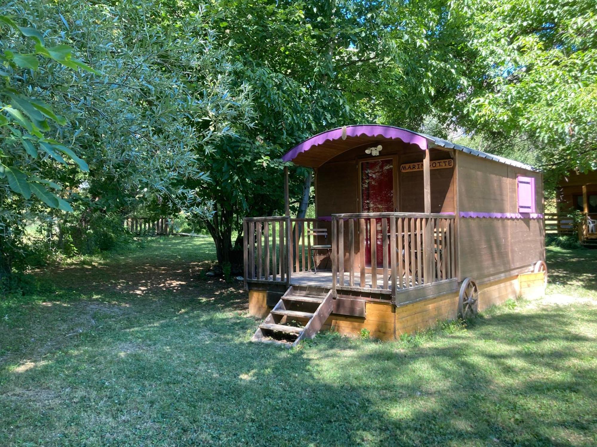 Camping, Hotel De Plein Air Les Cariamas Chateauroux-les-Alpes Zewnętrze zdjęcie