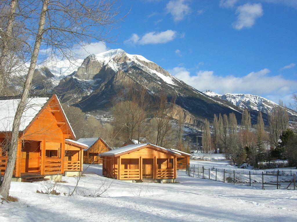 Camping, Hotel De Plein Air Les Cariamas Chateauroux-les-Alpes Zewnętrze zdjęcie