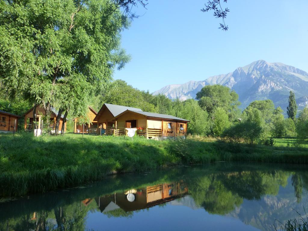 Camping, Hotel De Plein Air Les Cariamas Chateauroux-les-Alpes Zewnętrze zdjęcie