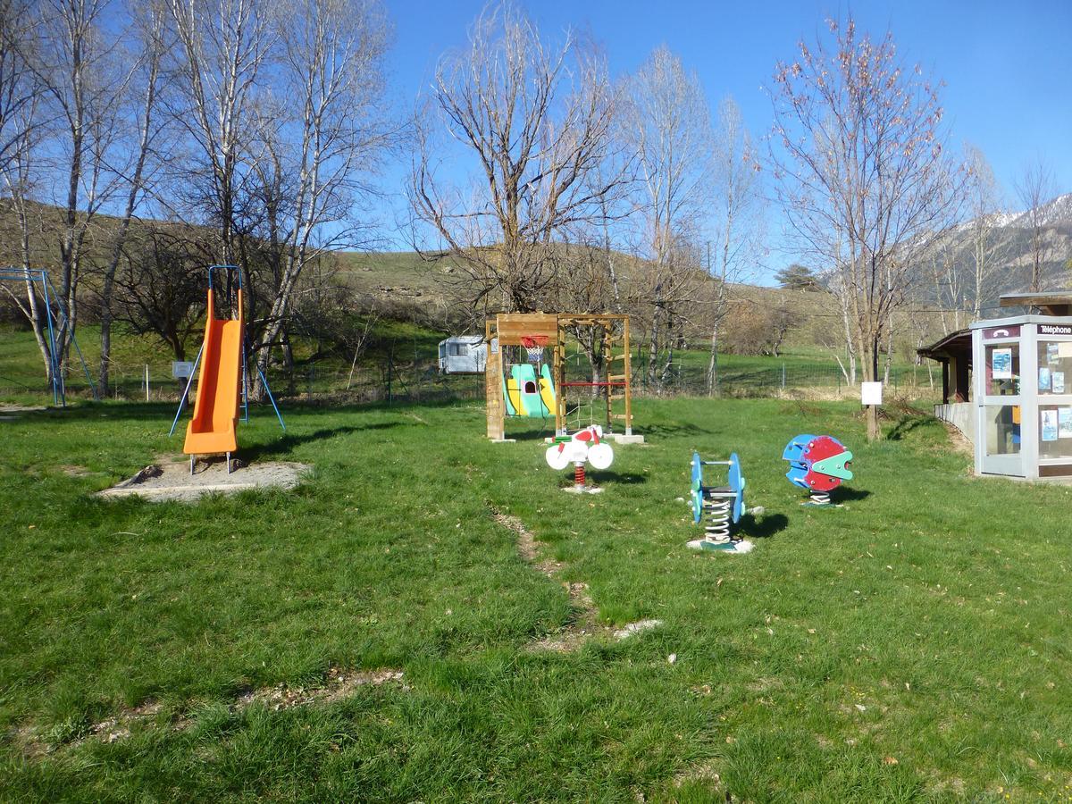 Camping, Hotel De Plein Air Les Cariamas Chateauroux-les-Alpes Zewnętrze zdjęcie