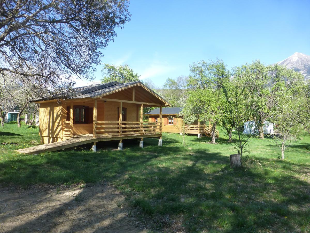 Camping, Hotel De Plein Air Les Cariamas Chateauroux-les-Alpes Zewnętrze zdjęcie