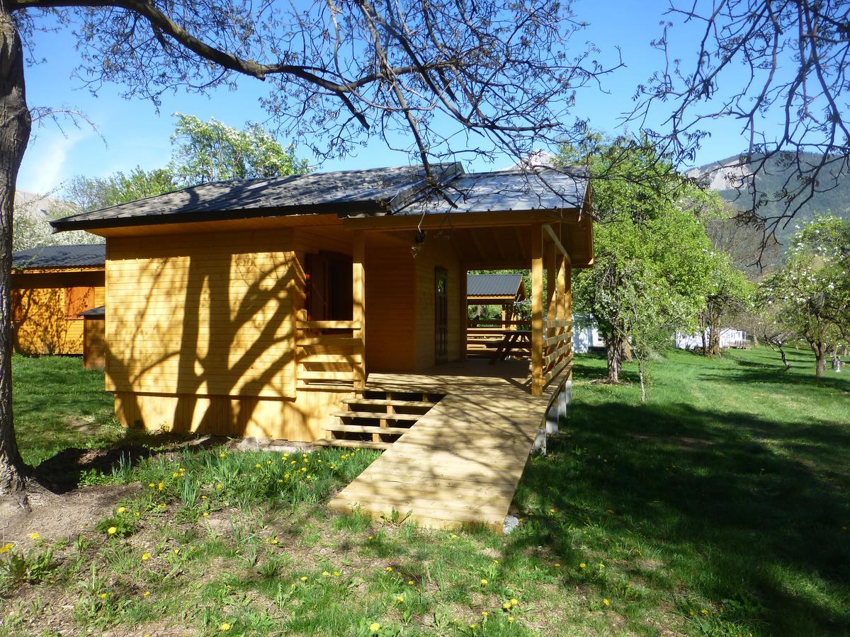 Camping, Hotel De Plein Air Les Cariamas Chateauroux-les-Alpes Zewnętrze zdjęcie